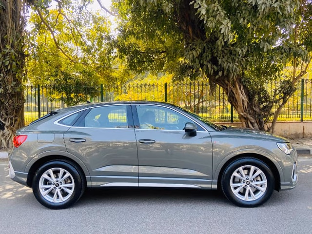 Audi Audi Q3 Sportback view 3