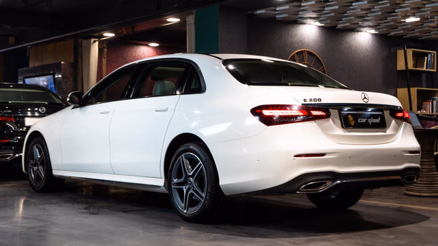 Mercedes-Benz Mercedes-Benz E-Class view 5