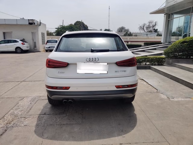 Audi Audi Q3 view 5