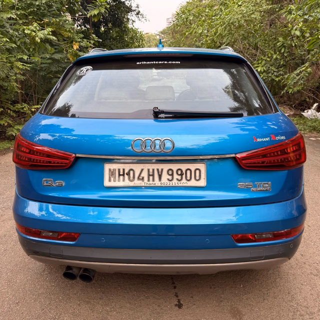 Audi Audi Q3 view 4