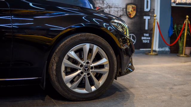 Mercedes-Benz Mercedes-Benz C-Class view 5