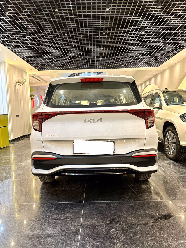 Kia Kia Carens view 3