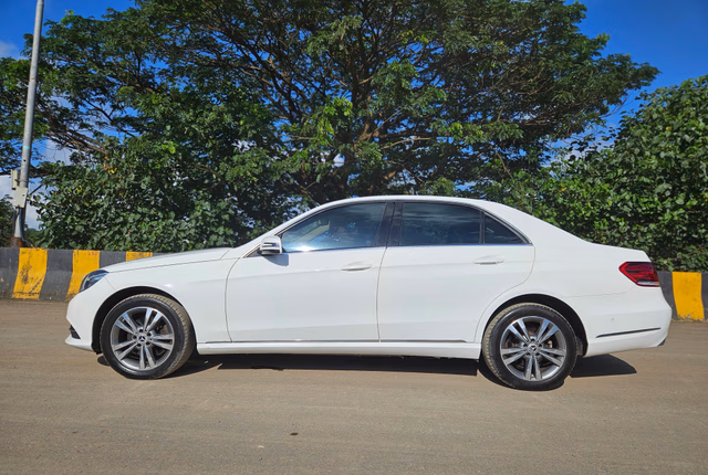 Mercedes-Benz Mercedes-Benz E-Class view 4