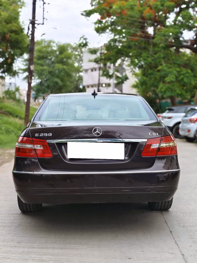 Mercedes-Benz Mercedes-Benz E-Class view 3