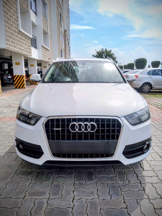 Audi Audi Q3 view 5