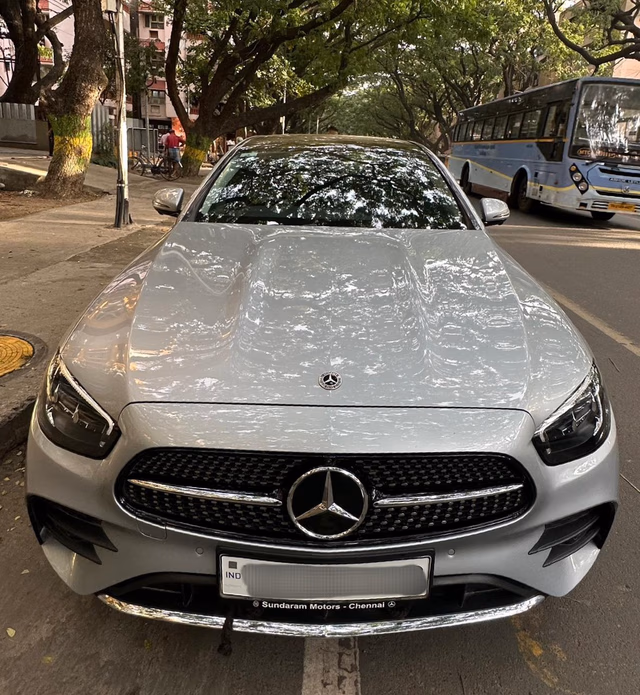 Mercedes-Benz Mercedes-Benz E-Class view 2