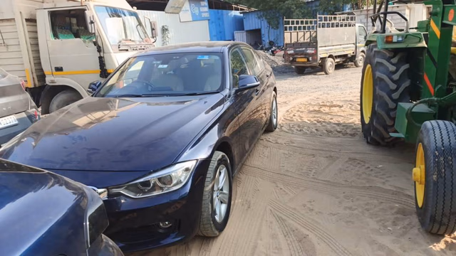 BMW BMW 3 Series view 3