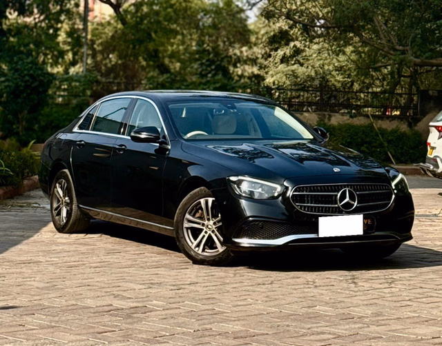 Mercedes-Benz Mercedes-Benz E-Class view 2