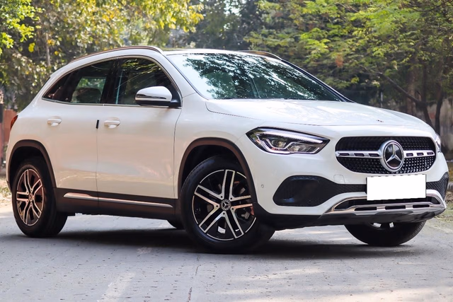 Mercedes-Benz Mercedes-Benz GLA view 2