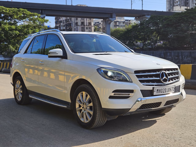 Mercedes-Benz Mercedes-Benz M-Class view 2