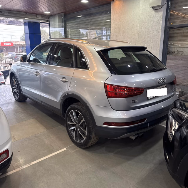 Audi Audi Q3 view 4