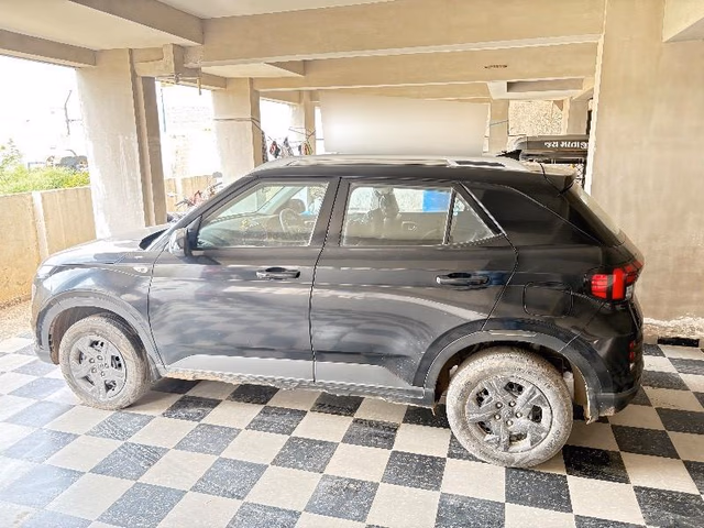 Hyundai Hyundai Venue view 2