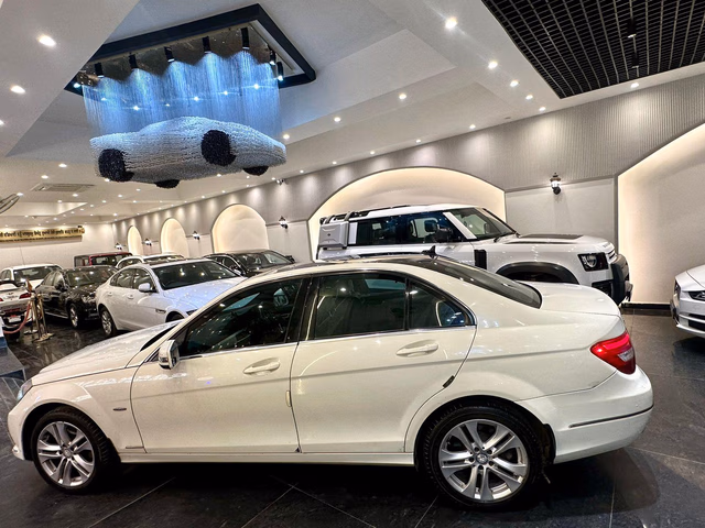 Mercedes-Benz Mercedes-Benz C-Class view 5