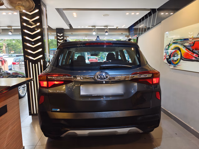 Kia Kia Seltos view 3