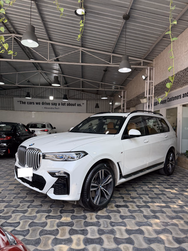 BMW BMW X7 view 2