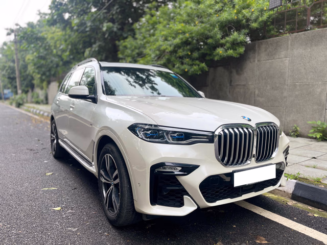 BMW BMW X7 view 2