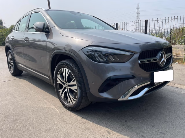 Mercedes-Benz Mercedes-Benz GLA view 2