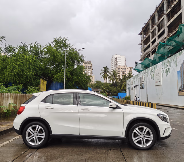 Mercedes-Benz Mercedes-Benz GLA Class view 3
