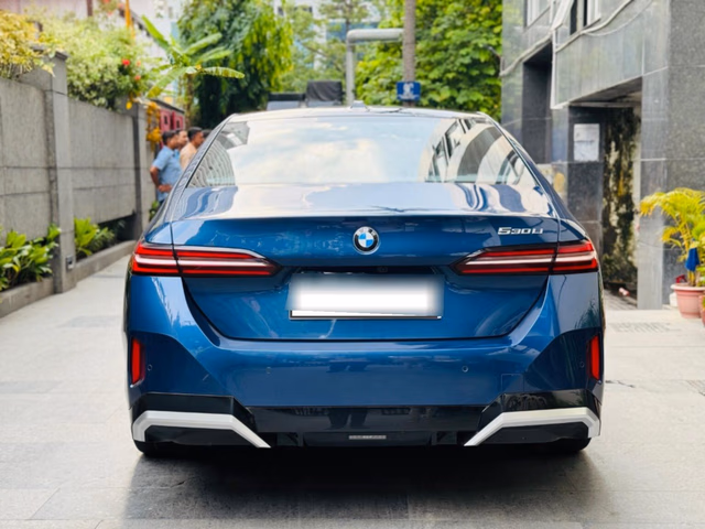 BMW BMW 5 Series view 3