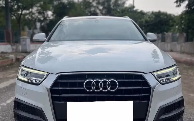 Audi Audi Q3 view 2