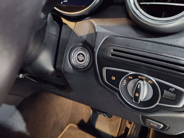 Mercedes-Benz Mercedes-Benz GLC view 4