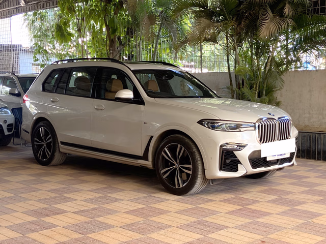 BMW BMW X7 view 2