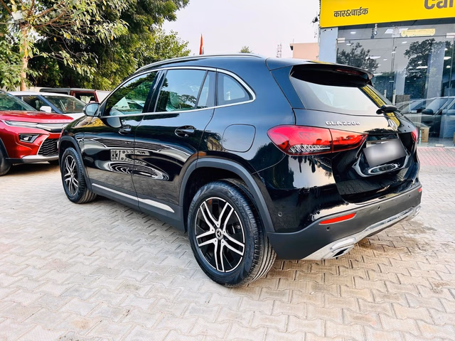 Mercedes-Benz Mercedes-Benz GLA view 4