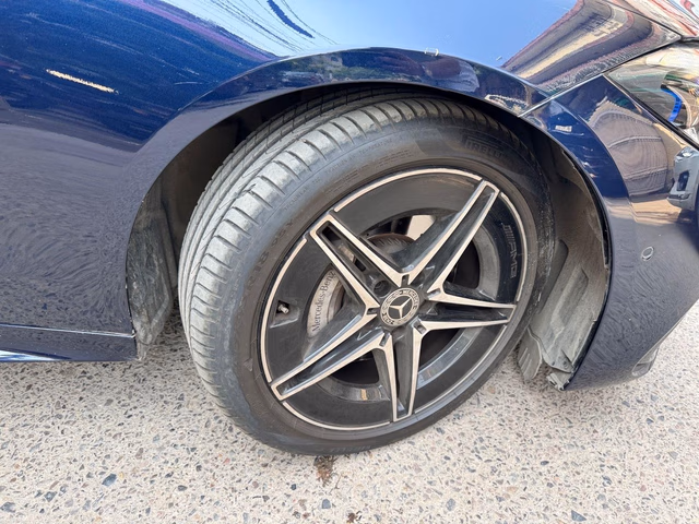 Mercedes-Benz Mercedes-Benz C-Class view 4