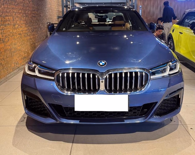 BMW BMW 5 Series view 4