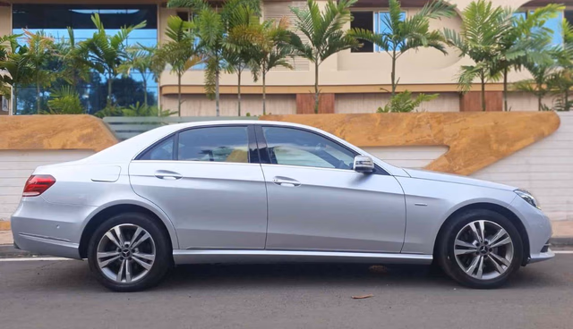 Mercedes-Benz Mercedes-Benz E-Class view 3