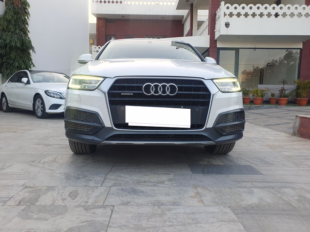 Audi Audi Q3 view 2
