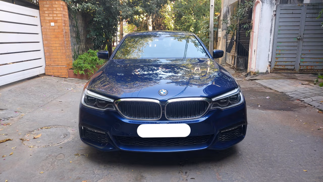 BMW BMW 5 Series view 2