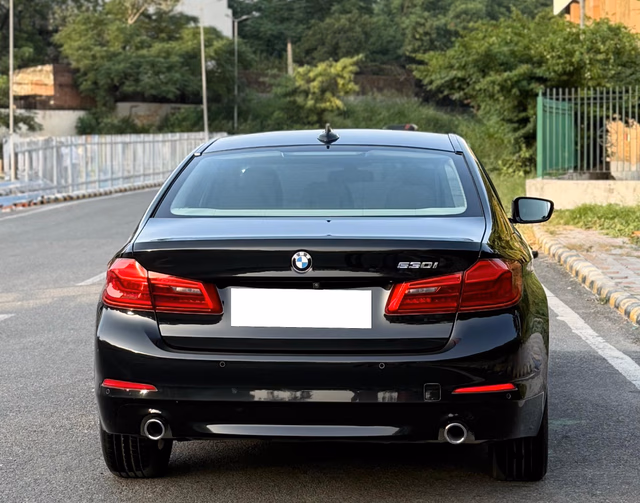 BMW BMW 5 Series view 4