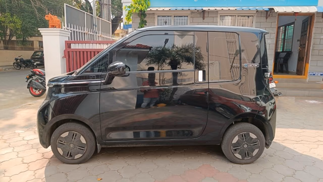 MG MG Comet EV view 4