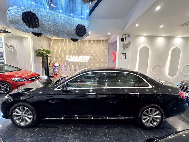 Mercedes-Benz Mercedes-Benz E-Class view 5