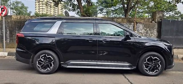 Kia Kia Carnival view 3