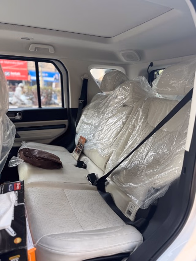 Mahindra Mahindra Thar ROXX view 3