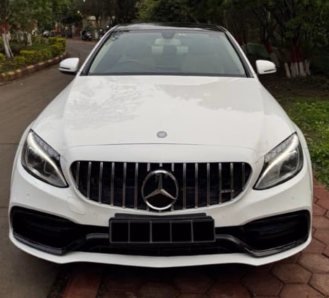 Mercedes-Benz Mercedes-Benz C-Class view 2