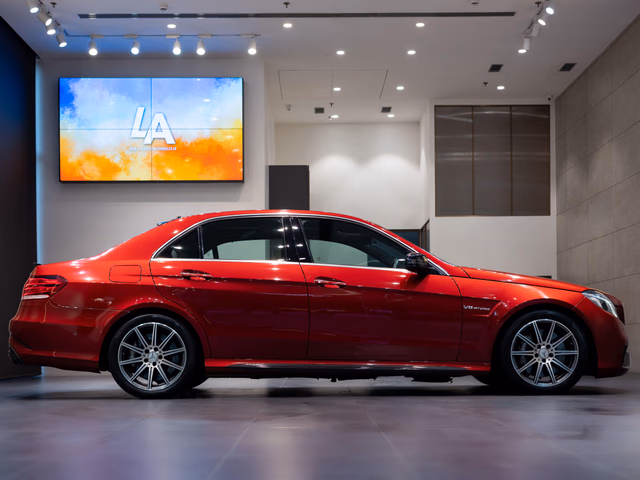 Mercedes-Benz Mercedes-Benz E-Class view 3