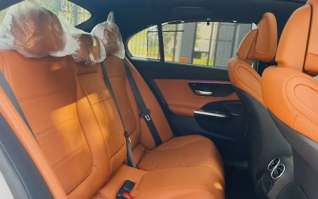 Mercedes-Benz Mercedes-Benz C-Class view 4