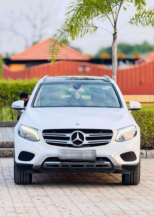 Mercedes-Benz Mercedes-Benz GLC view 4