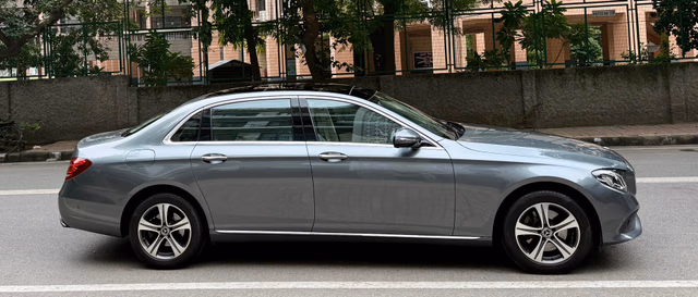 Mercedes-Benz Mercedes-Benz E-Class view 3