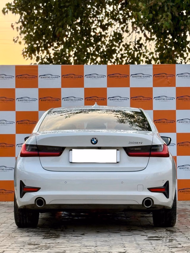 BMW BMW 3 Series view 3