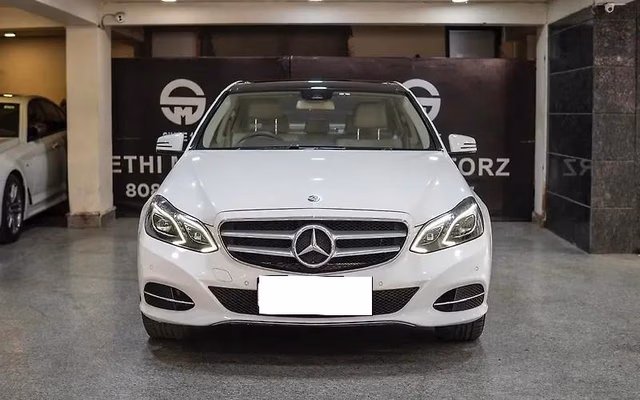 Mercedes-Benz Mercedes-Benz E-Class view 4