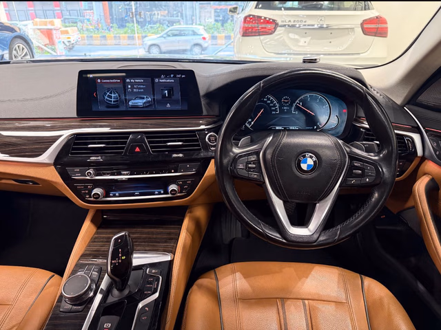 BMW BMW 5 Series view 4