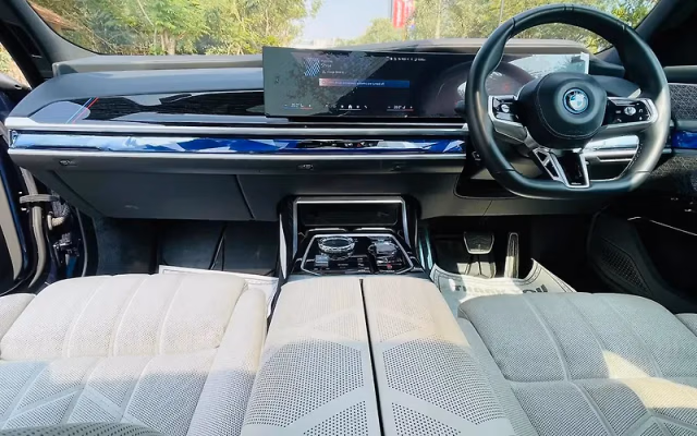 BMW BMW i7 view 3