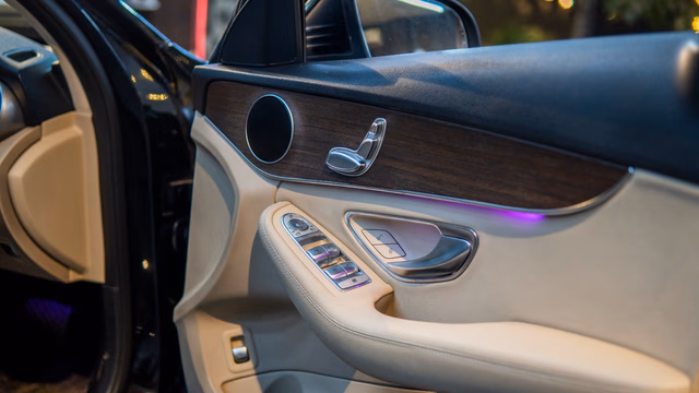 Mercedes-Benz Mercedes-Benz C-Class view 4