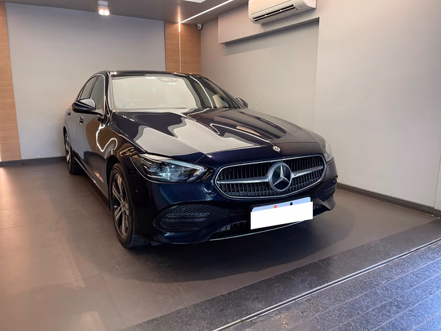 Mercedes-Benz Mercedes-Benz C-Class view 3