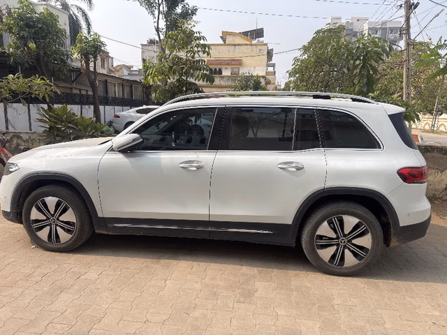 Mercedes-Benz Mercedes-Benz EQB view 4