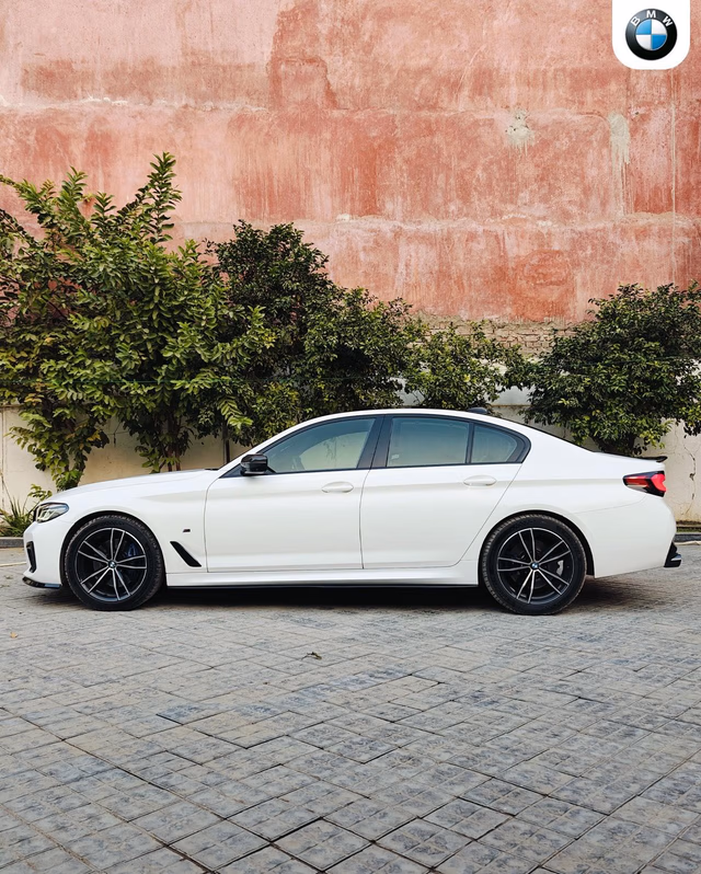 BMW BMW 5 Series view 4